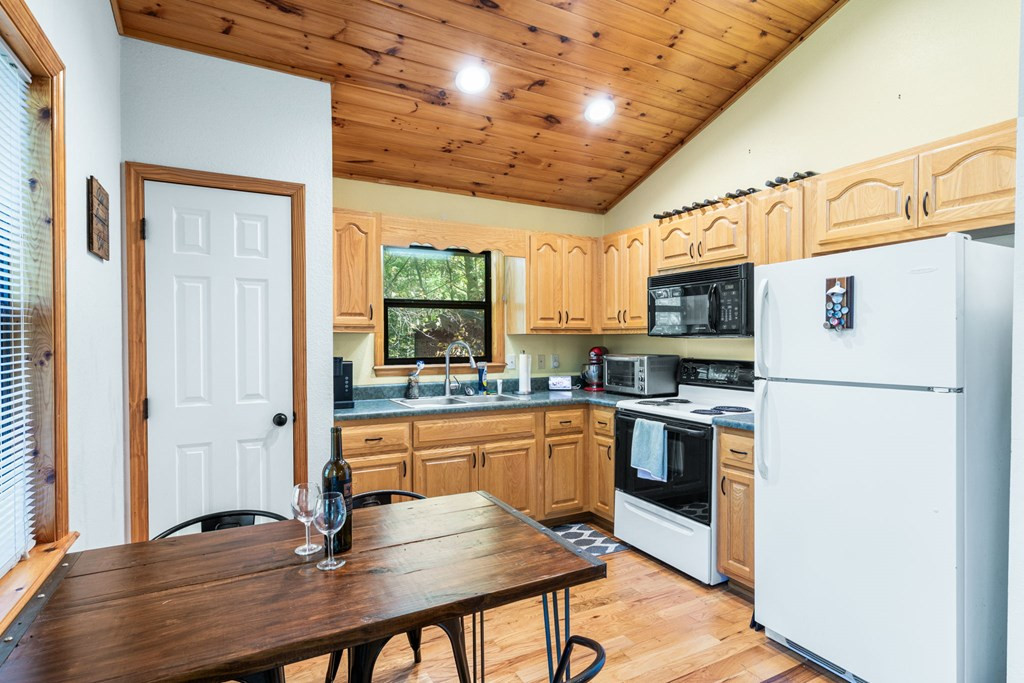 199 Piper Drive Property Photo 13