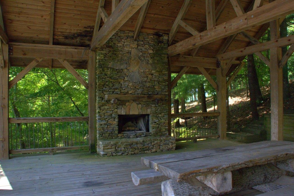 00 Lakeside Trail Property Photo 4