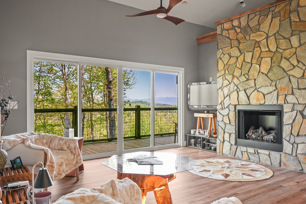194 Quiet Woods Trail Property Photo 7