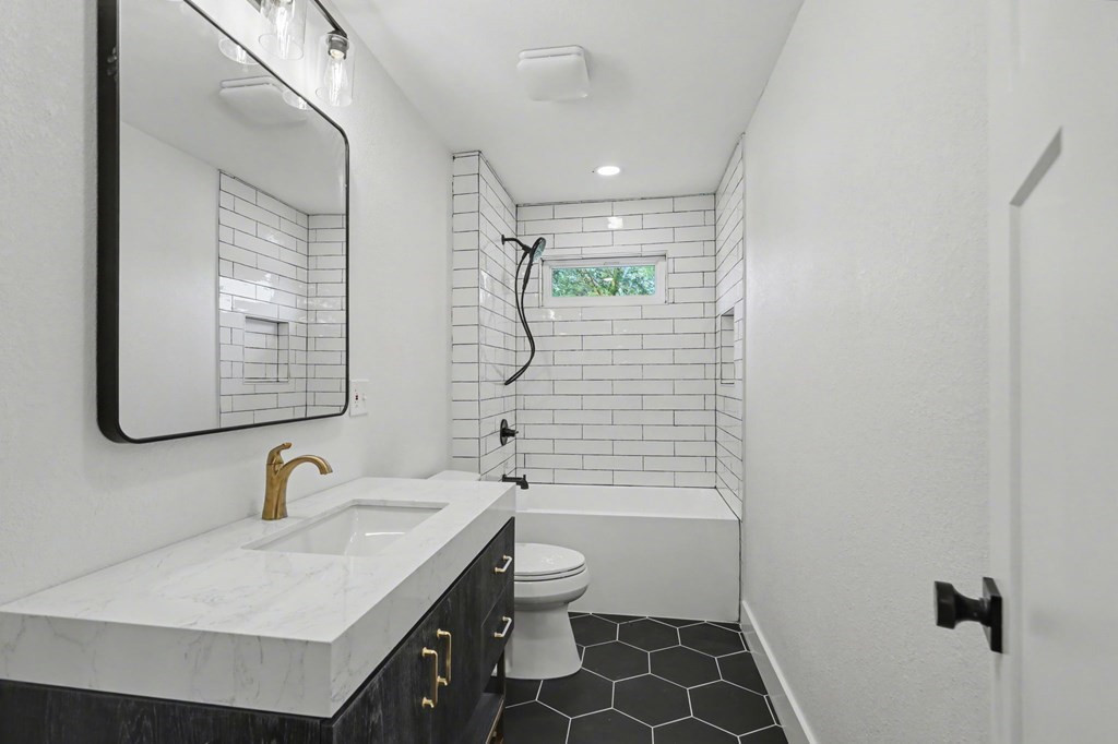 233 Bradshaw Road Property Photo 28
