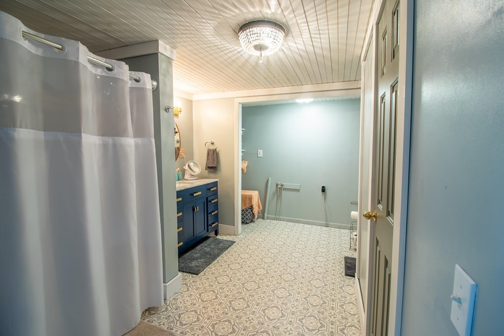 215 Bristol Avenue Property Photo 3