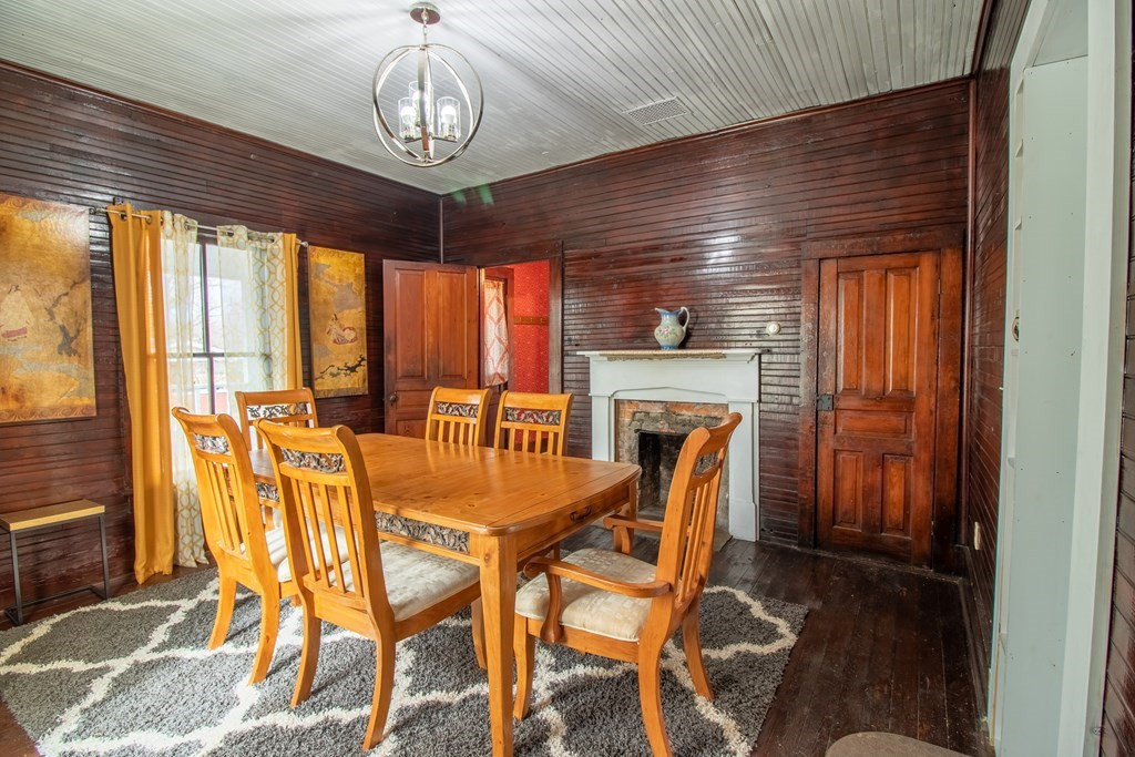 215 Bristol Avenue Property Photo 6