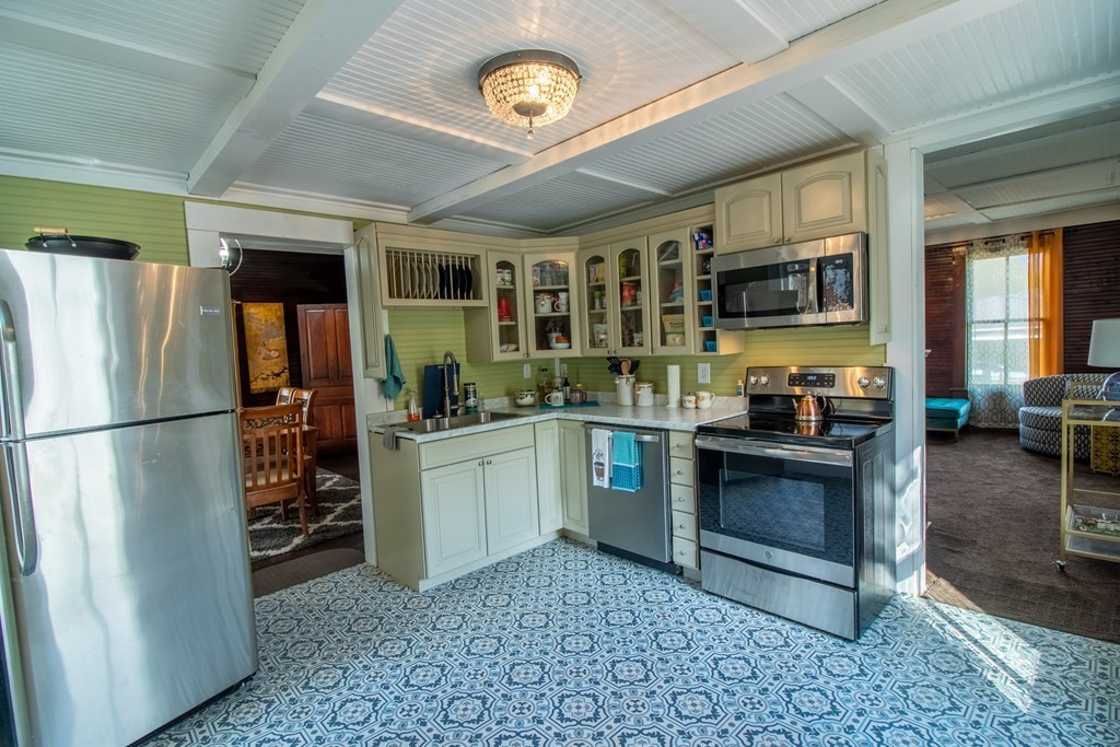 215 Bristol Avenue Property Photo 7