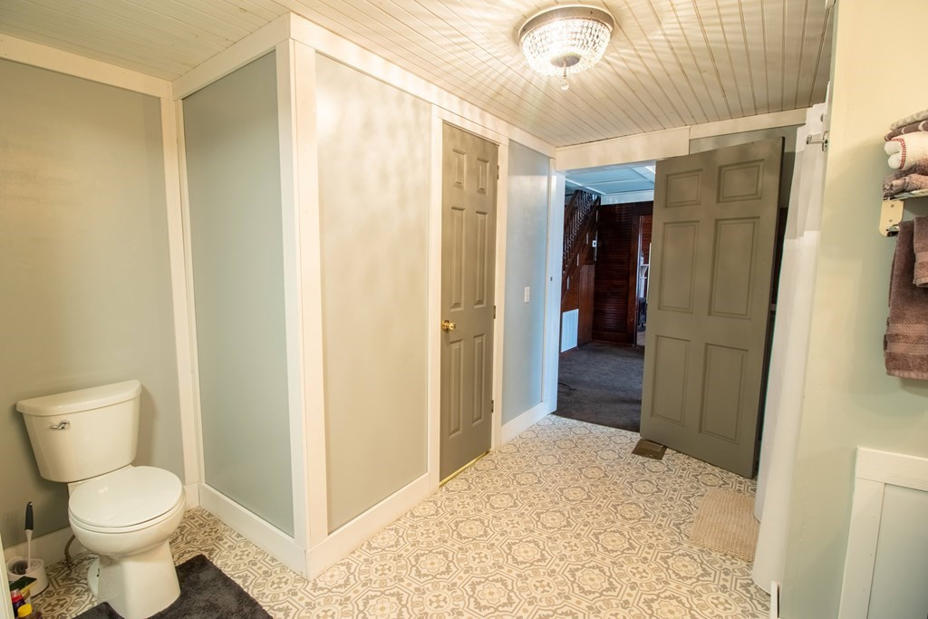 215 Bristol Avenue Property Photo 8