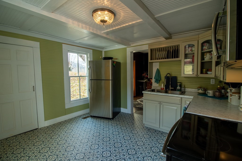 215 Bristol Avenue Property Photo 10