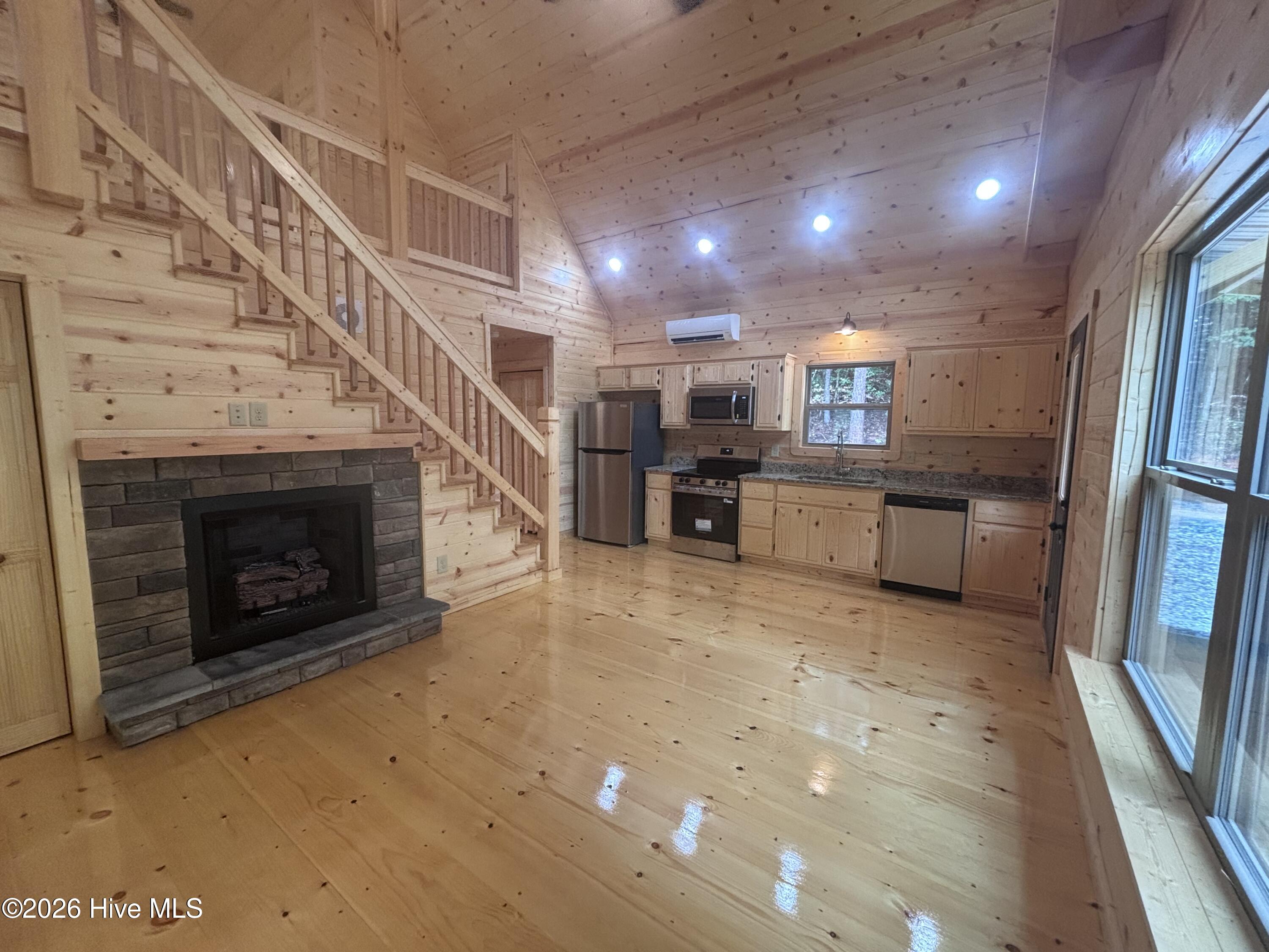 730 Whispering Ridge Drive Property Photo 3