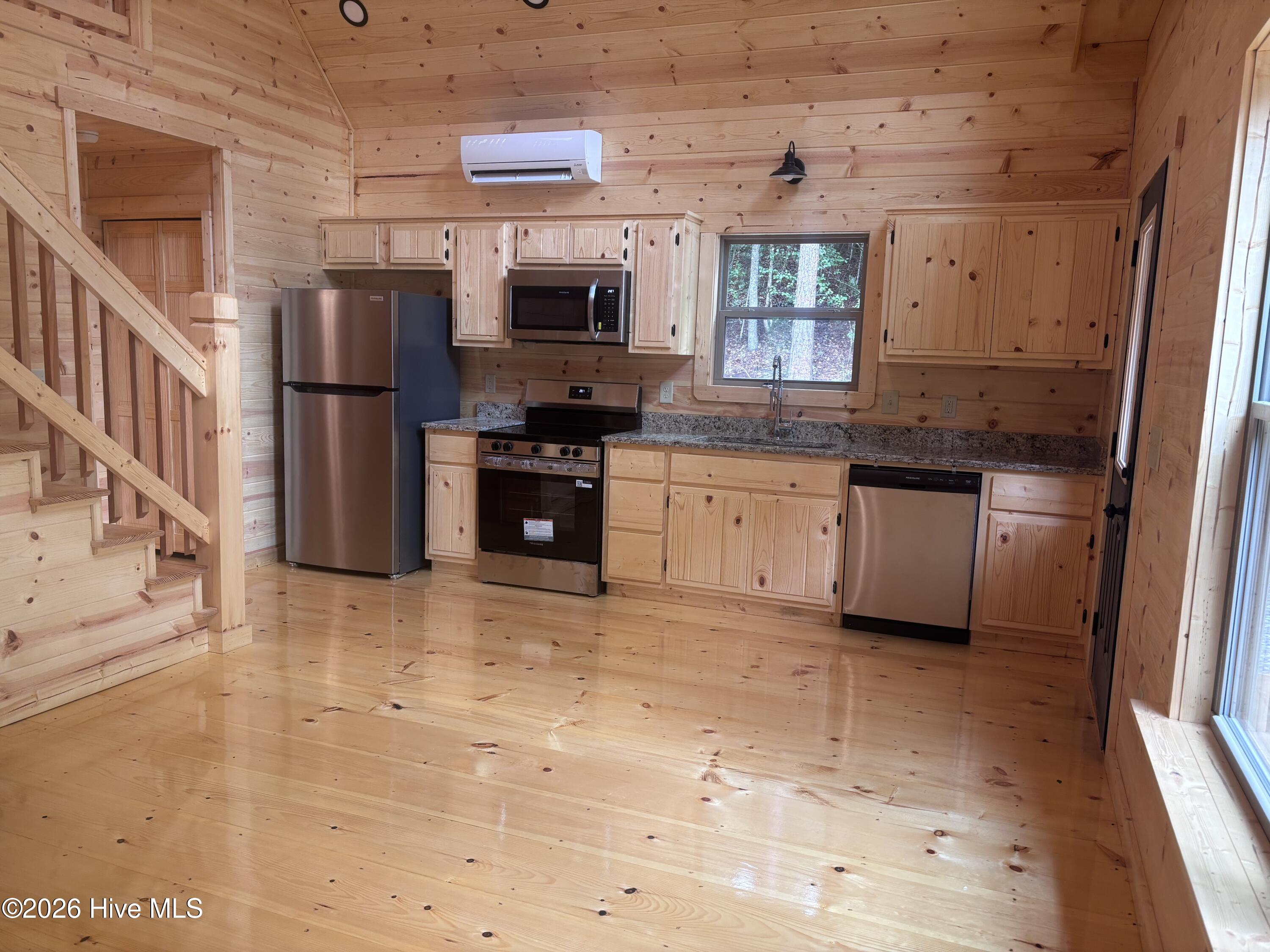 730 Whispering Ridge Drive Property Photo 4