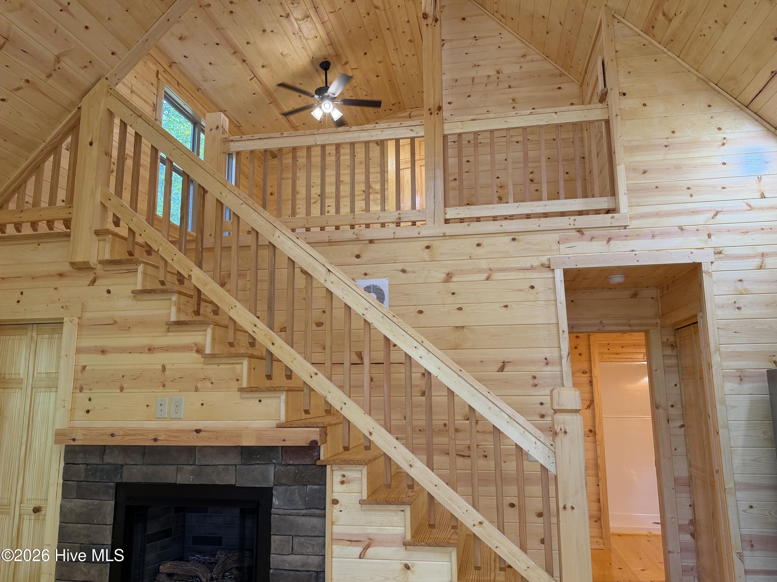 730 Whispering Ridge Drive Property Photo 9