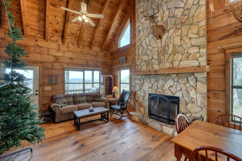 340 Mountain Top Drive Property Photo 7