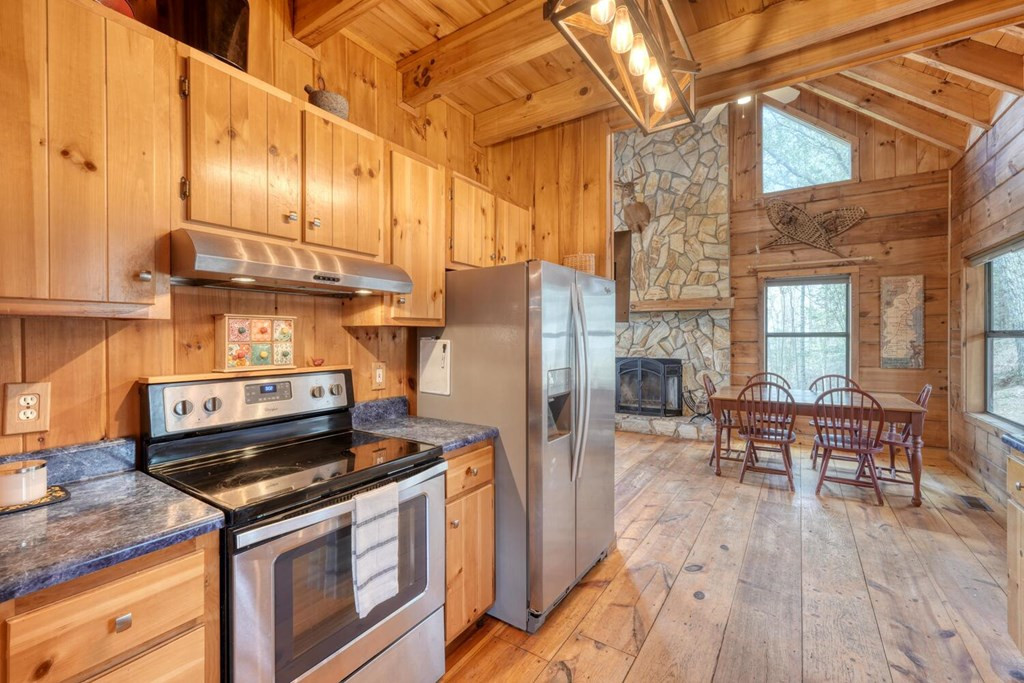 340 Mountain Top Drive Property Photo 15