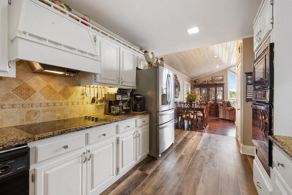 1396 Deerfield Road Property Photo 15