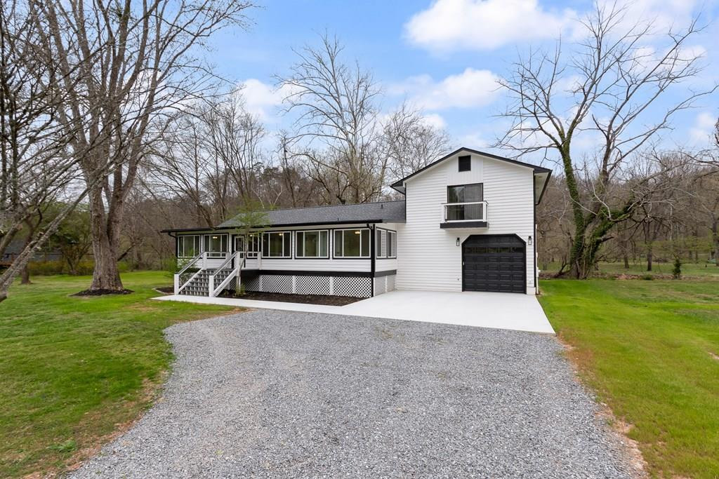 284 Smokeford Road Property Photo 3