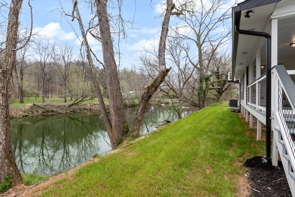284 Smokeford Road Property Photo 4