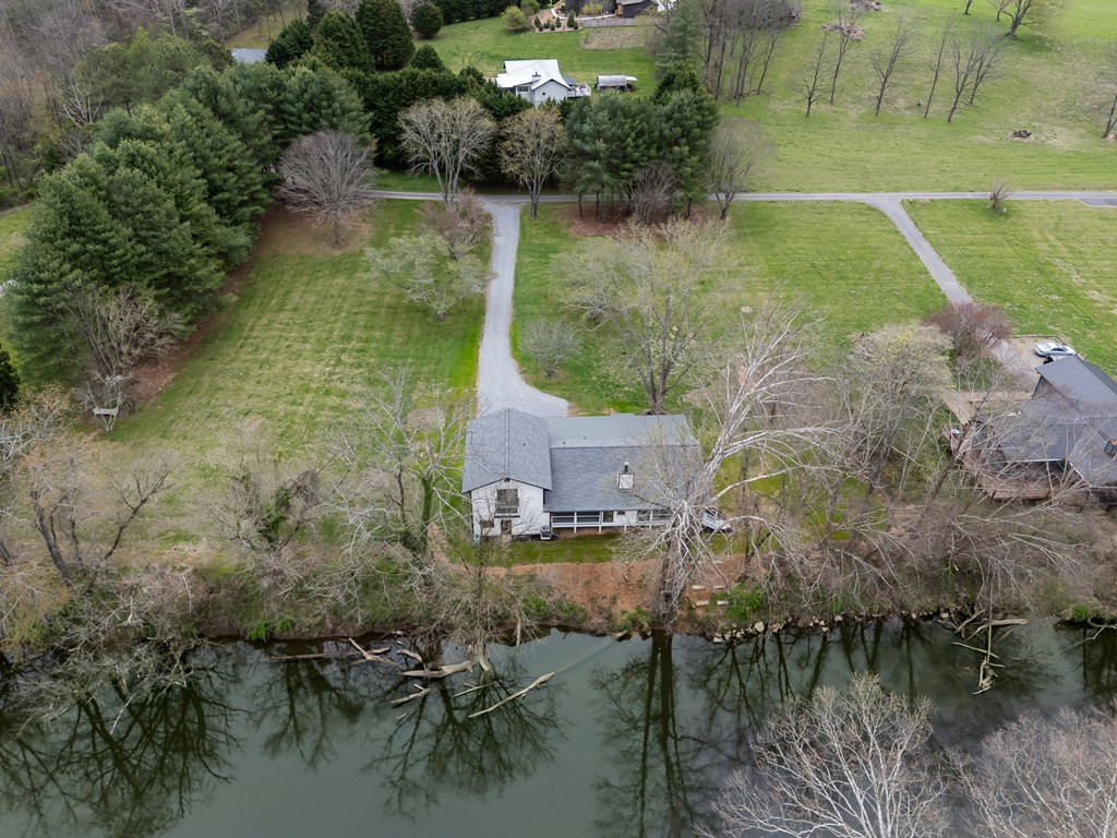 284 Smokeford Road Property Photo 6