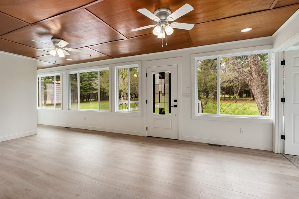 284 Smokeford Road Property Photo 11