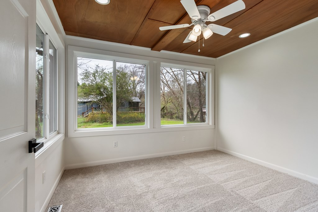 284 Smokeford Road Property Photo 12