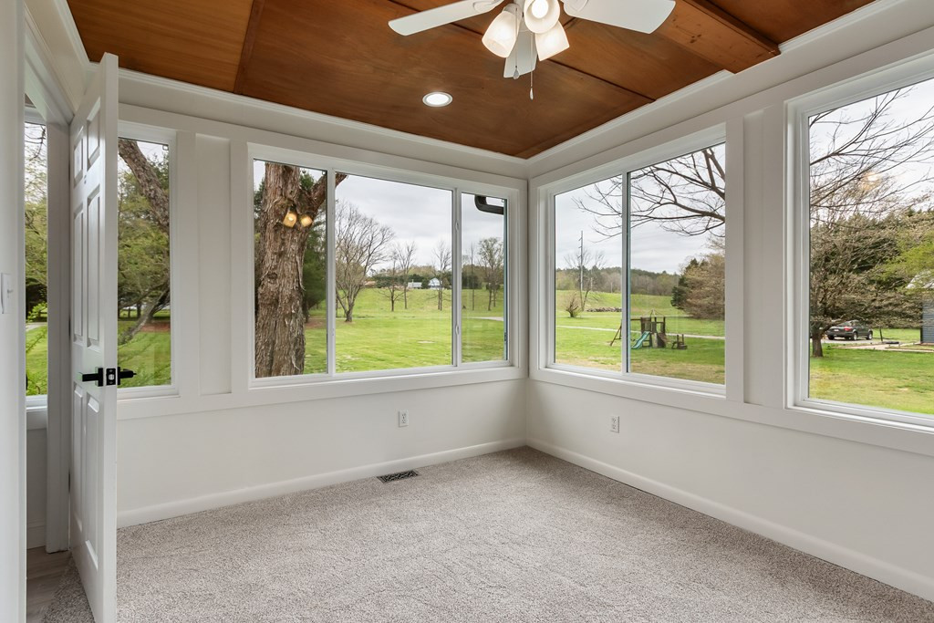 284 Smokeford Road Property Photo 15