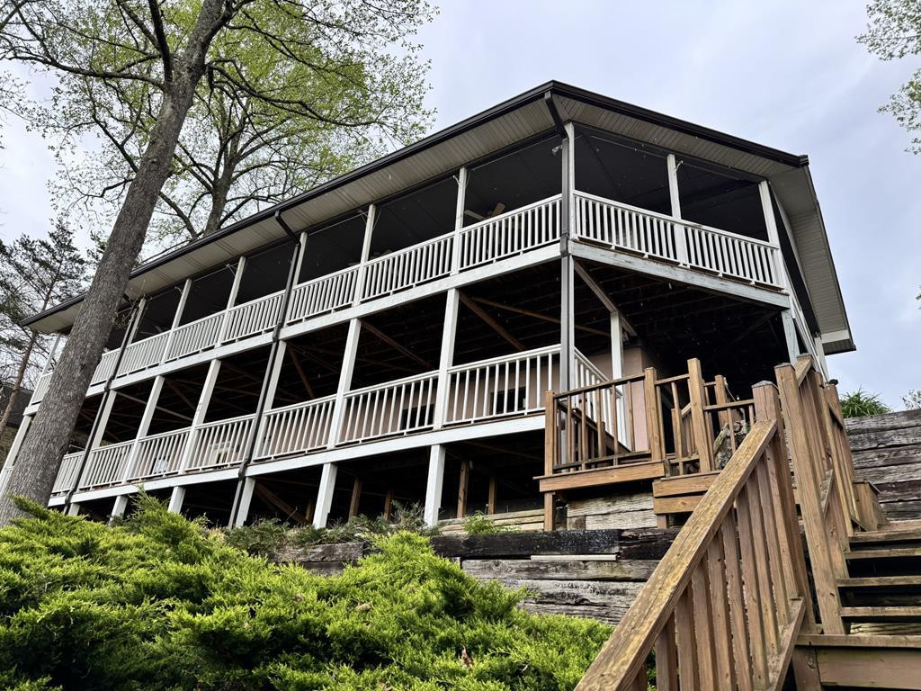 7 Lakeview Drive Property Photo 1