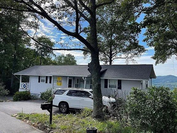 7 Lakeview Drive Property Photo 2