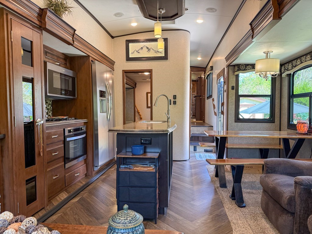 115 Apache Bend Property Photo 9