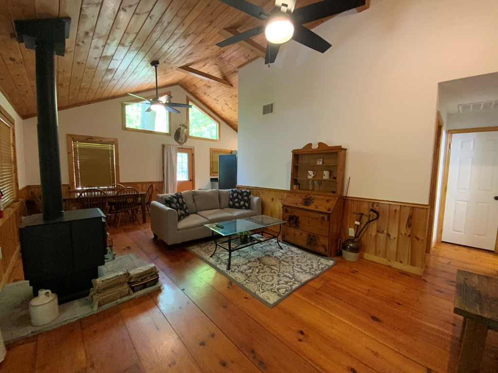 433 Damon's Trail Property Photo 5