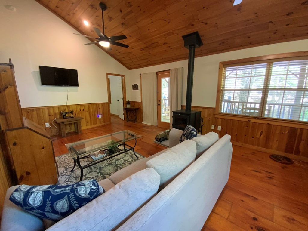 433 Damon's Trail Property Photo 10