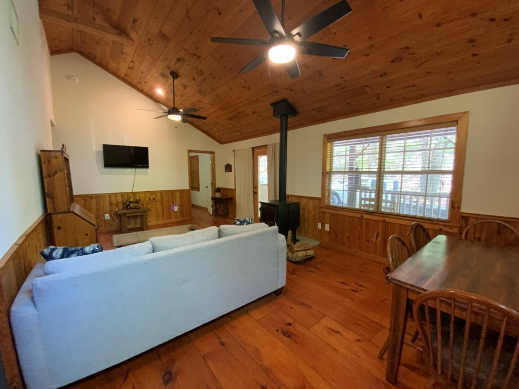 433 Damon's Trail Property Photo 11