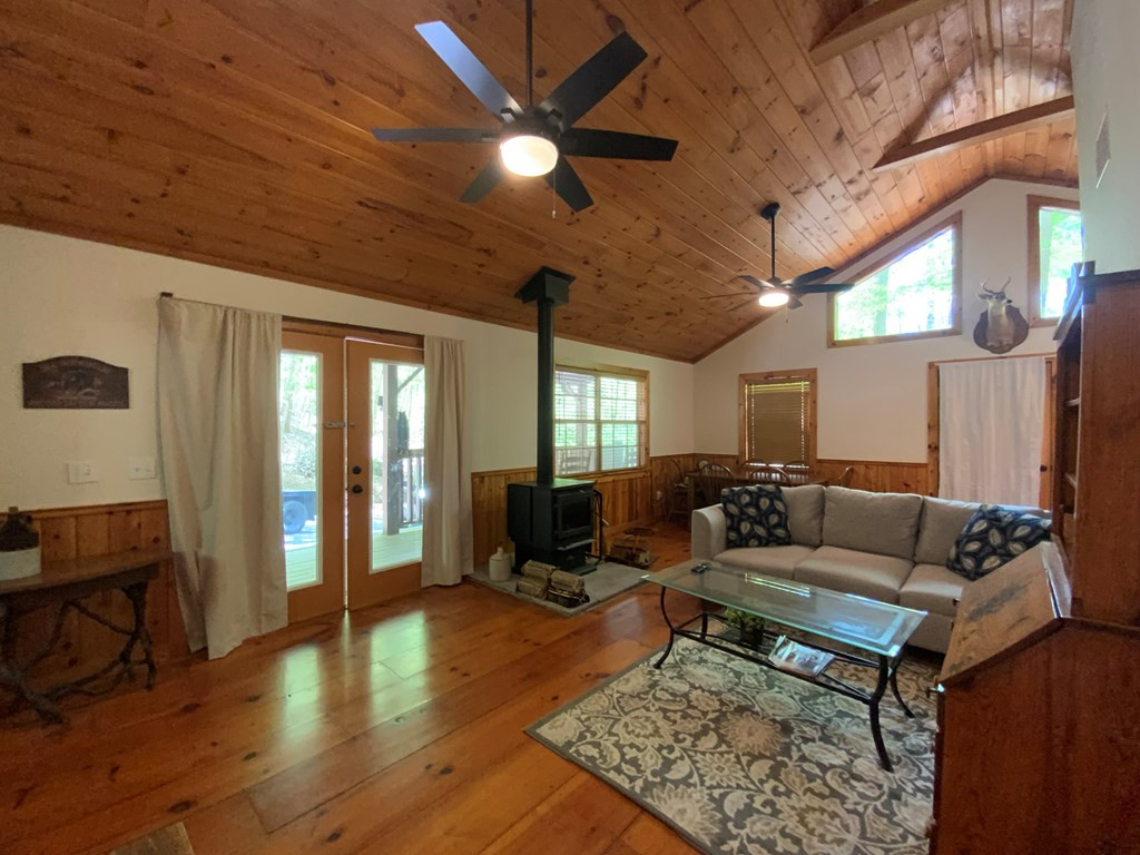 433 Damon's Trail Property Photo 12