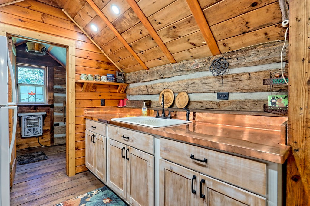 1064 Muskrat Creek Road Property Photo 6