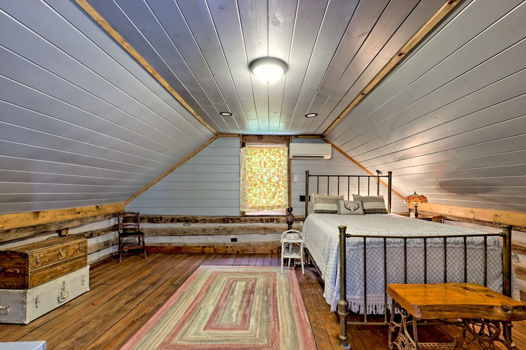 1064 Muskrat Creek Road Property Photo 8