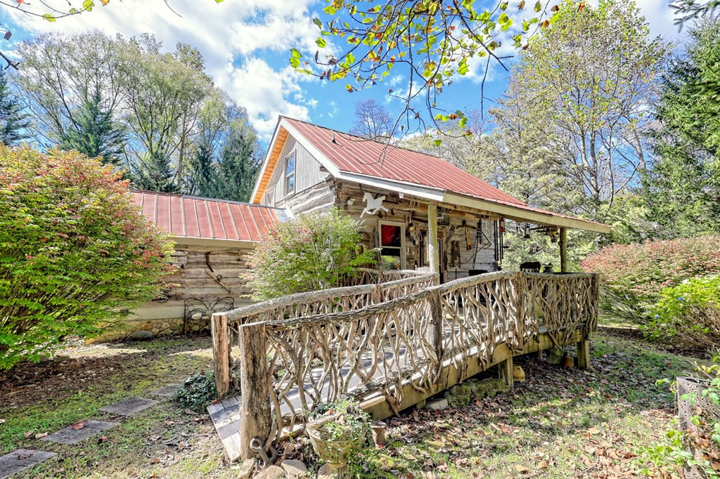 1064 Muskrat Creek Road Property Photo 12