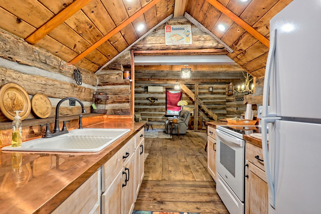 1064 Muskrat Creek Road Property Photo 21
