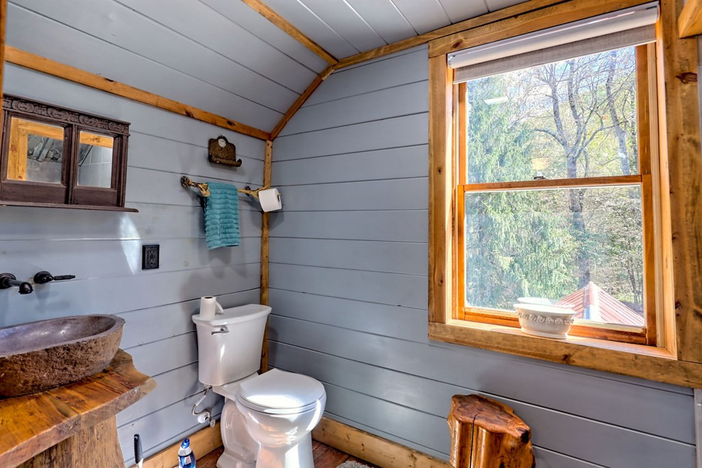 1064 Muskrat Creek Road Property Photo 33