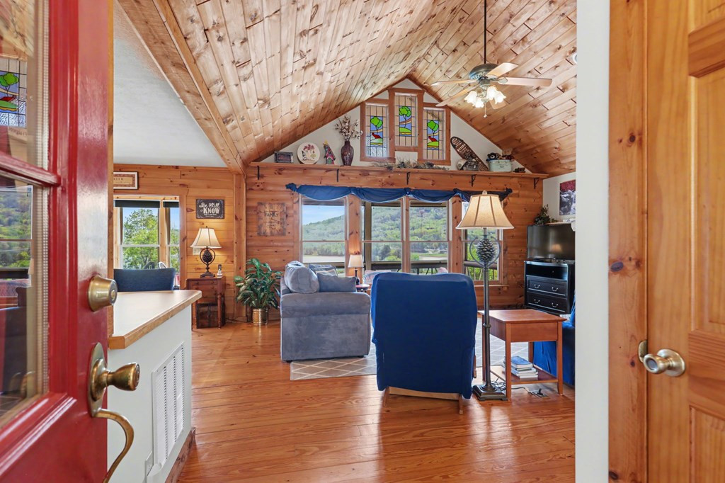 1930 Lakeview Summit Drive Property Photo 6