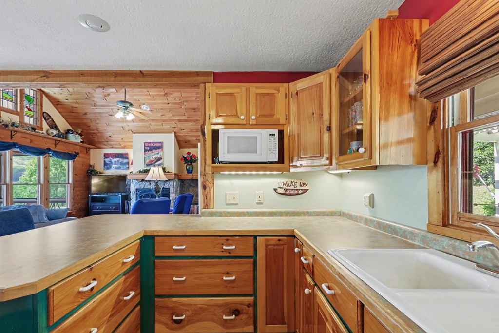 1930 Lakeview Summit Drive Property Photo 15
