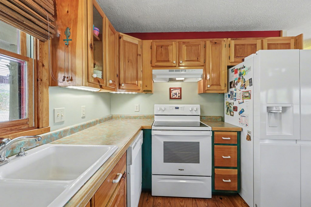 1930 Lakeview Summit Drive Property Photo 16