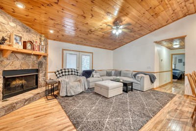 694 Hilltop Road Property Photo 3