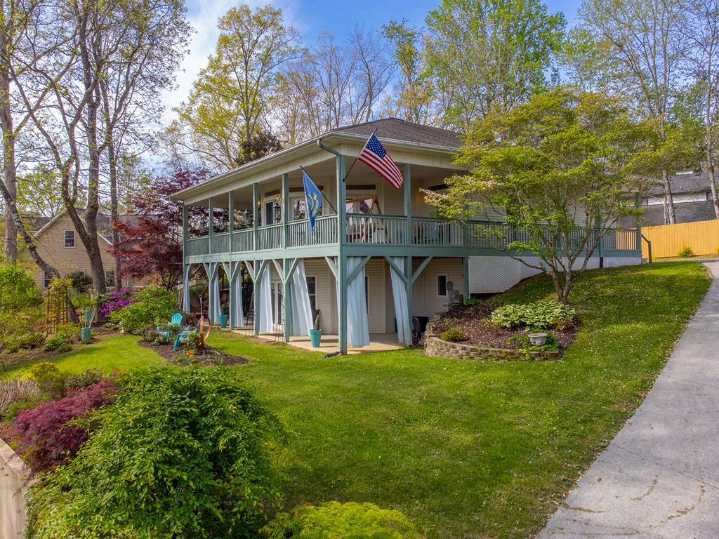 218 Lakeshore Drive Property Photo 1