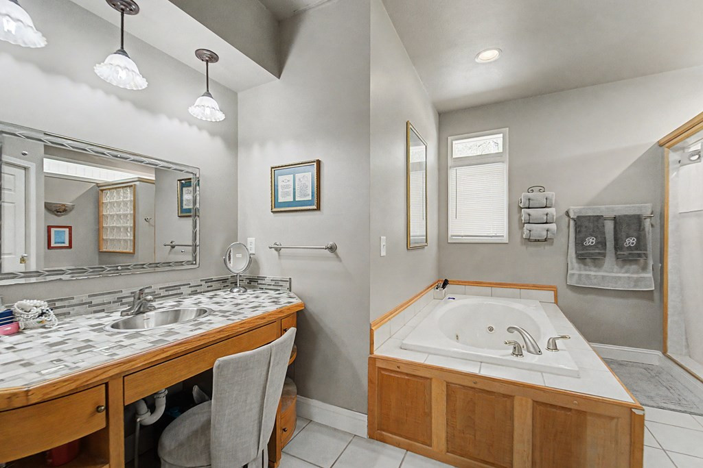 218 Lakeshore Drive Property Photo 19