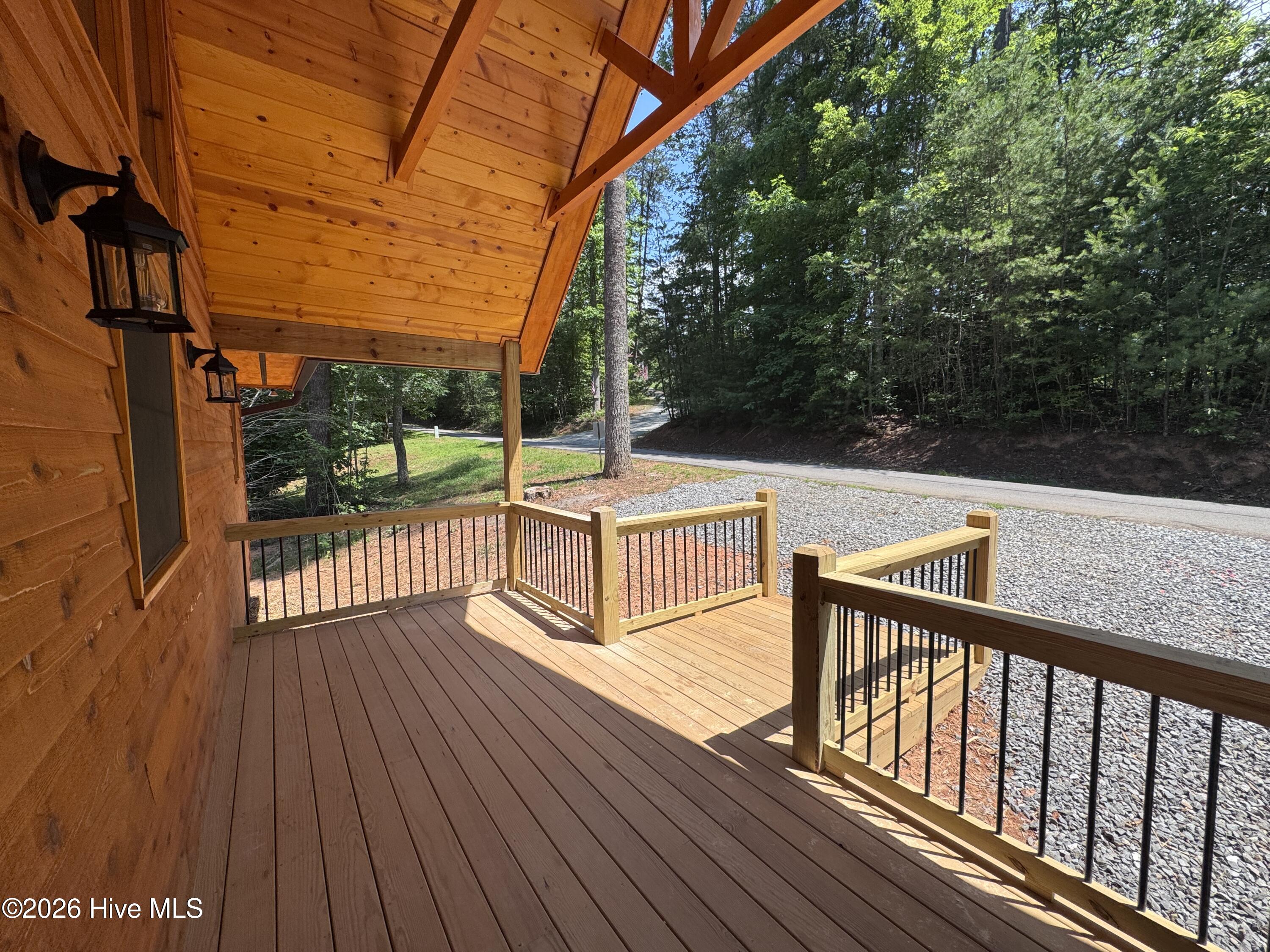 109 Chestnut Oaks Drive Property Photo 4