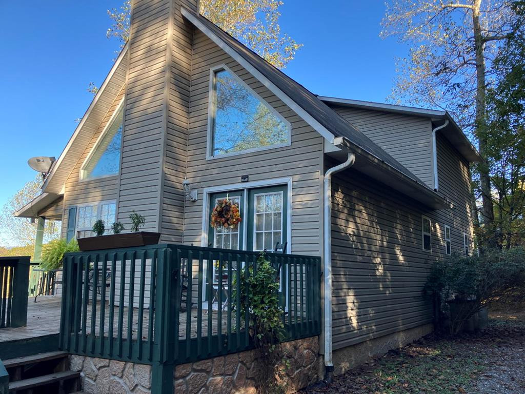 121 White Oak Drive Property Photo 1