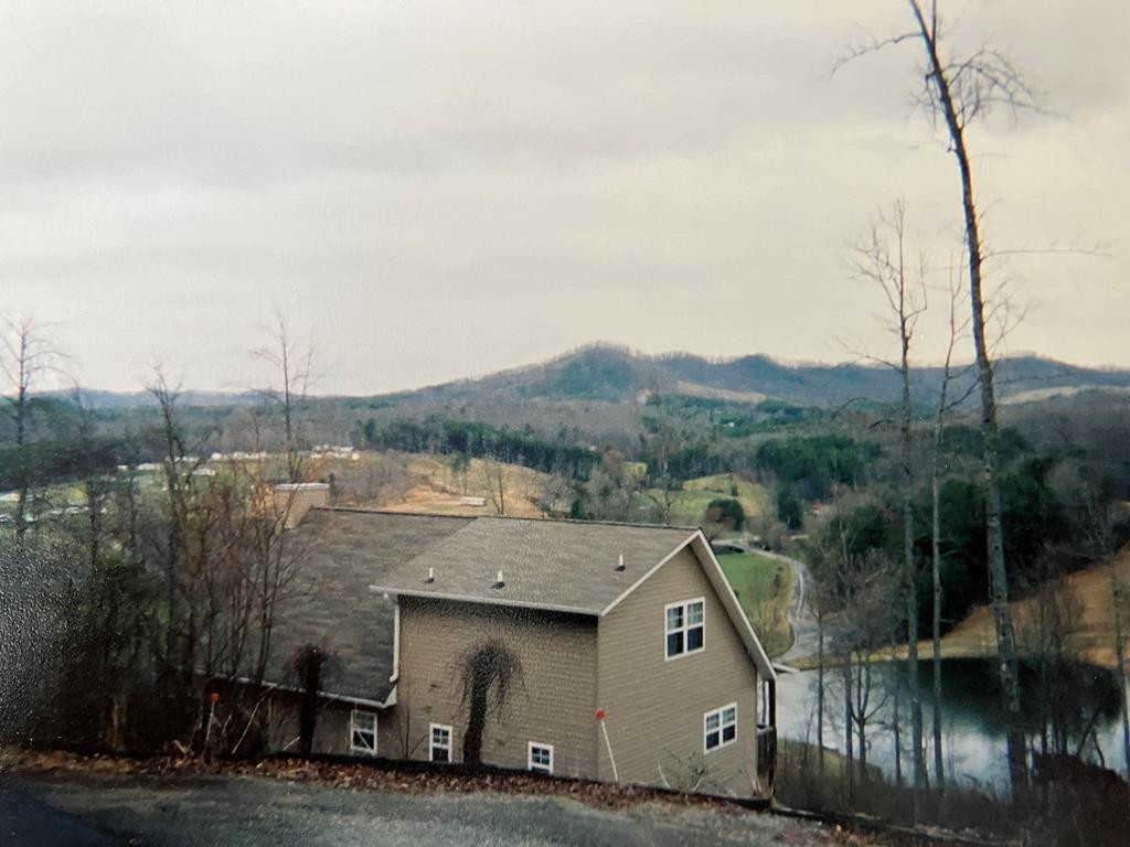 121 White Oak Drive Property Photo 2