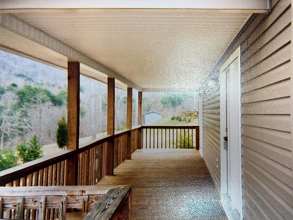 121 White Oak Drive Property Photo 5