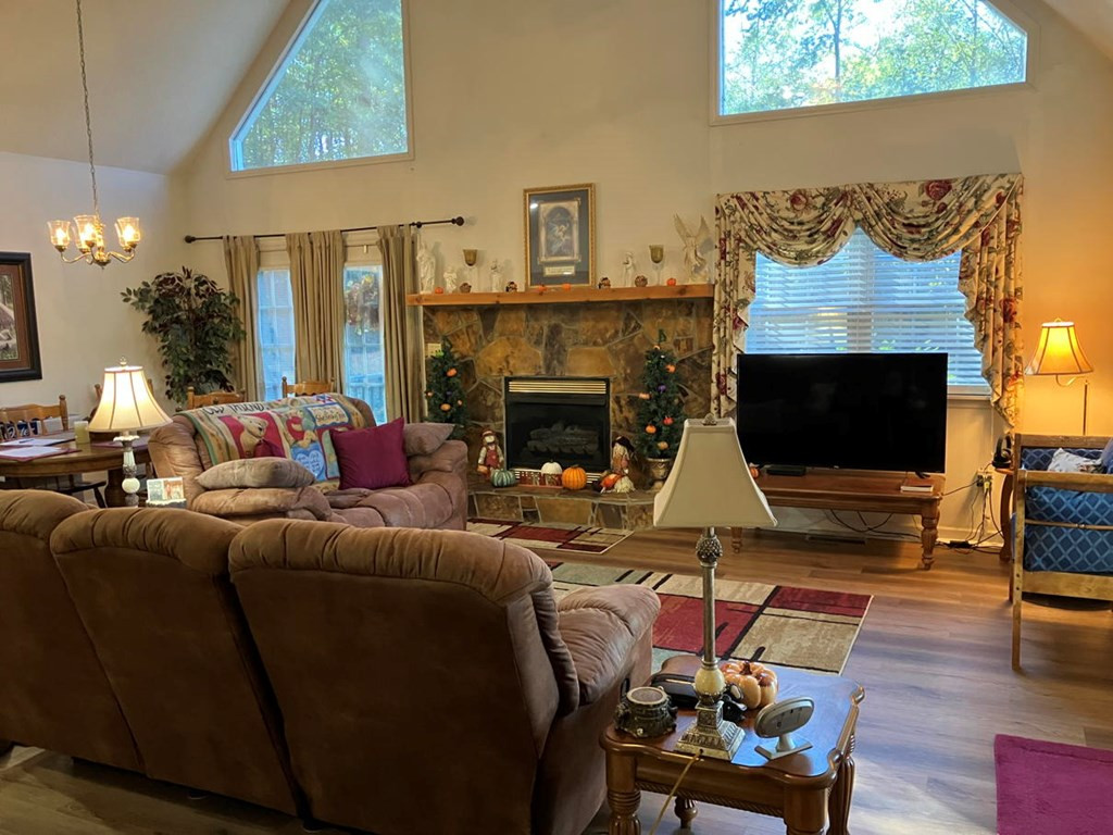 121 White Oak Drive Property Photo 6