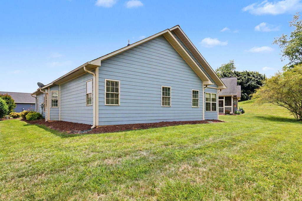 47 Riverwalk Circle Property Photo 39