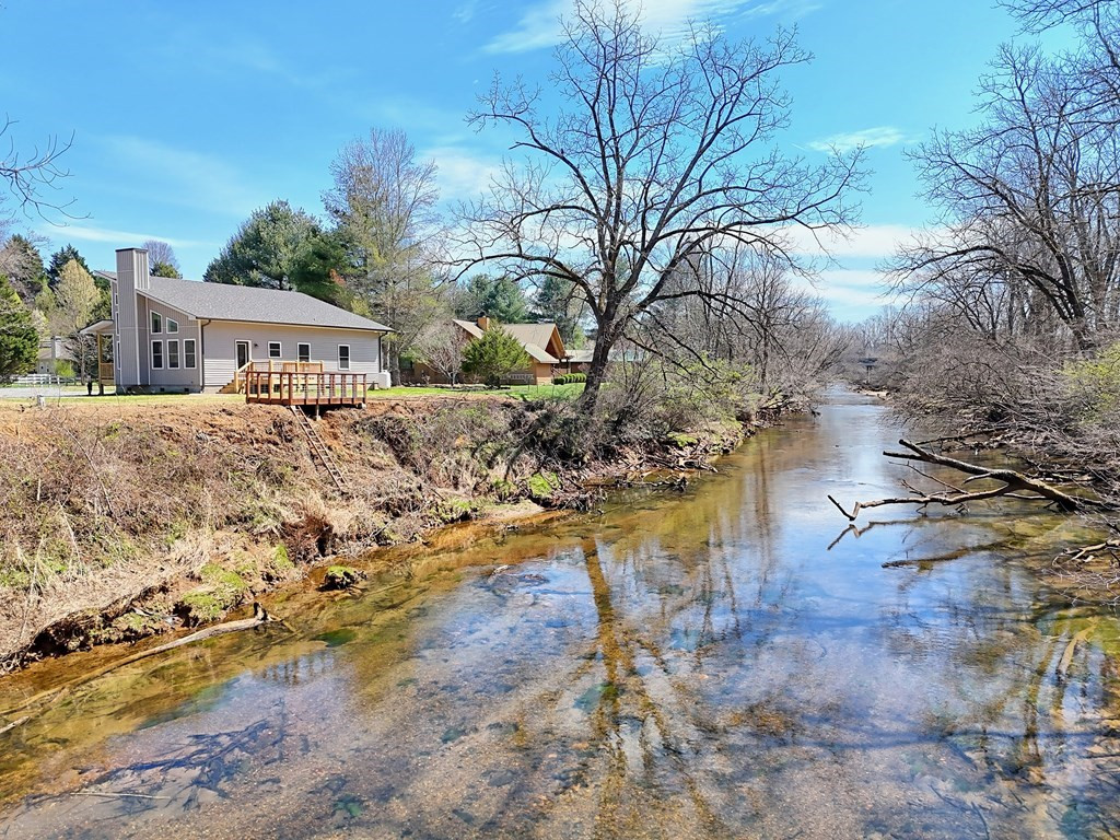 195 Rivers Edge Drive Property Photo 3