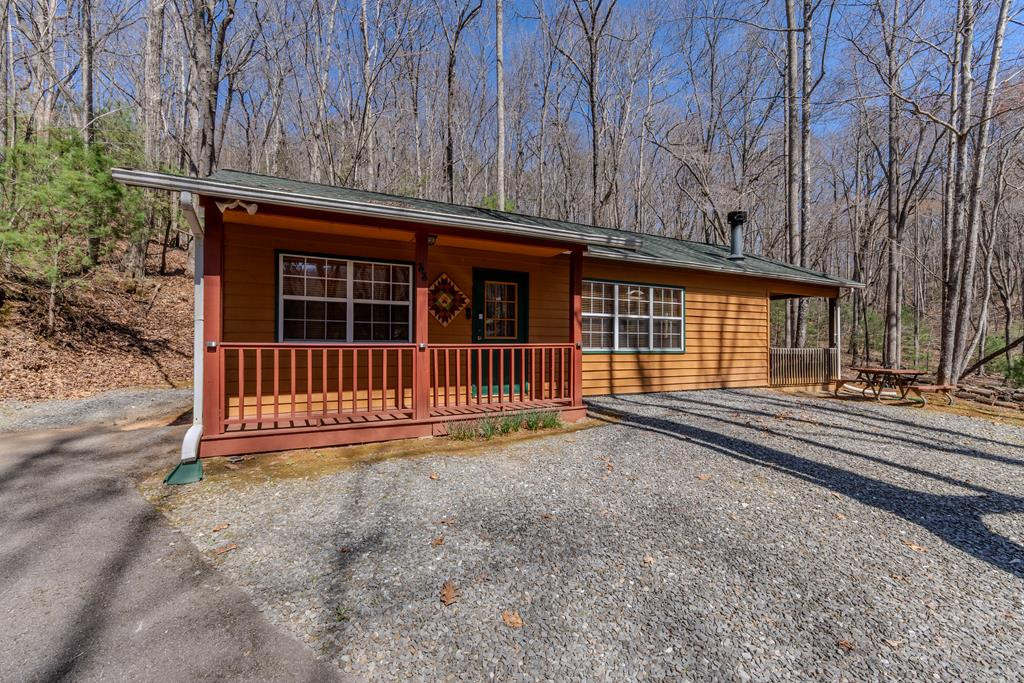 33 Hamlet Circle Property Photo 1