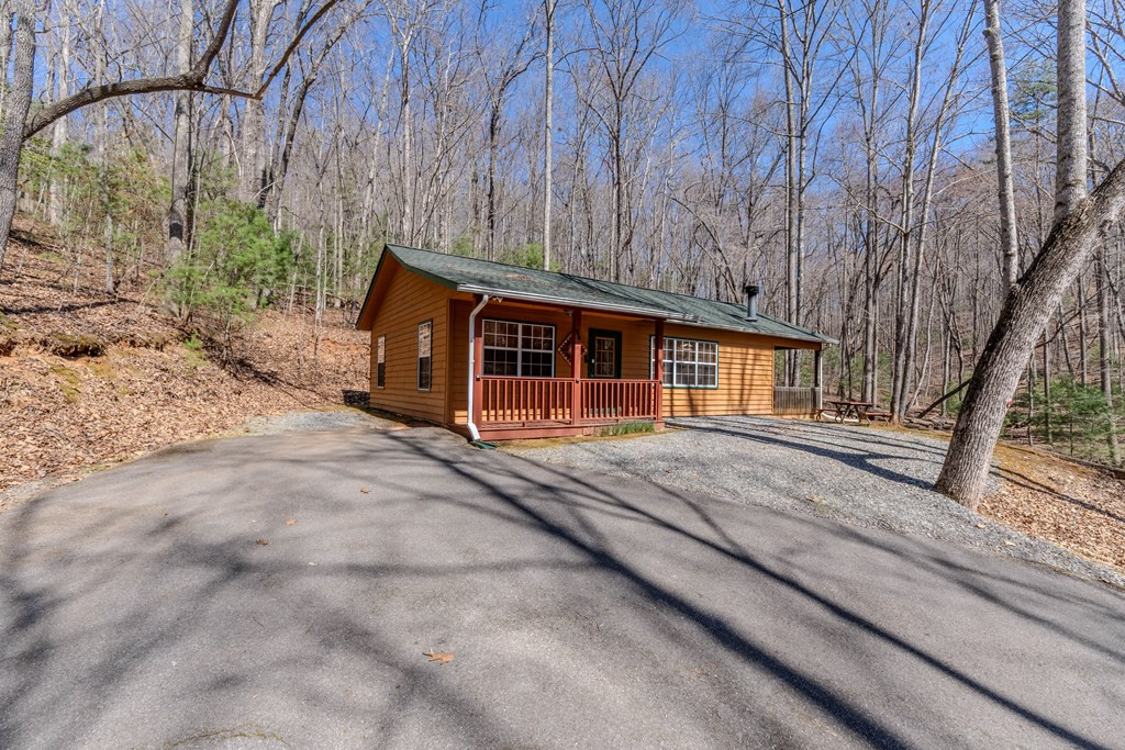 33 Hamlet Circle Property Photo 3