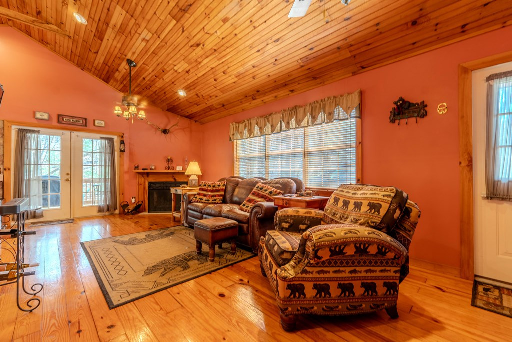 33 Hamlet Circle Property Photo 8