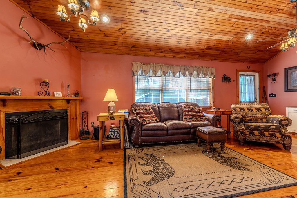 33 Hamlet Circle Property Photo 9